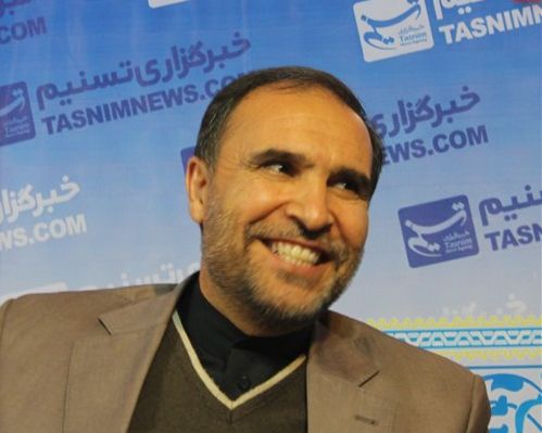 آریایینژاد، نماینده ملایر: مردم آمریکا تصاویر خامنهای را از ساختمانها آویزان میکنند