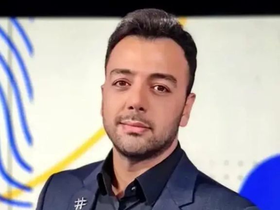 شاهد عيان: شابان هربا من مكان الحادث وهما يضحكان بعد طعن مذيع قناة "إيران إنترناشيونال"