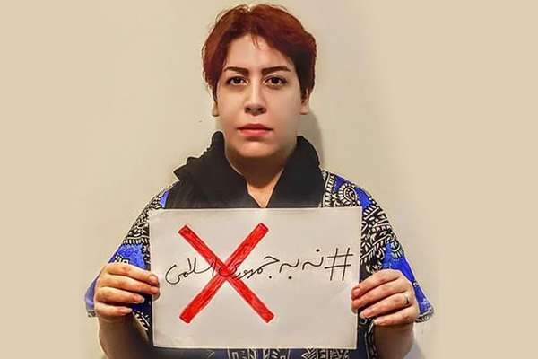 رضوانه احمدخانبیگی به همراه دختر خردسالش برای تحمل حبس راهی زندان اوین شد