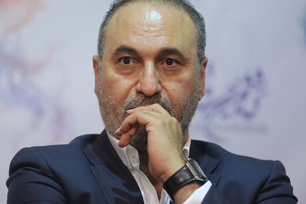 هجوم الفنانين الإيرانيين على النظام يتواصل.. وحميد فرخ نجاد يصف خامنئي بـ"الديكتاتور"