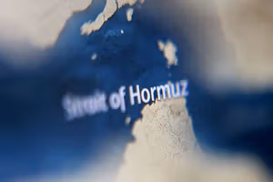 رویترز: جمهوری اسلامی قصد ندارد بهزودی کنترل تنگه هرمز را رها کند