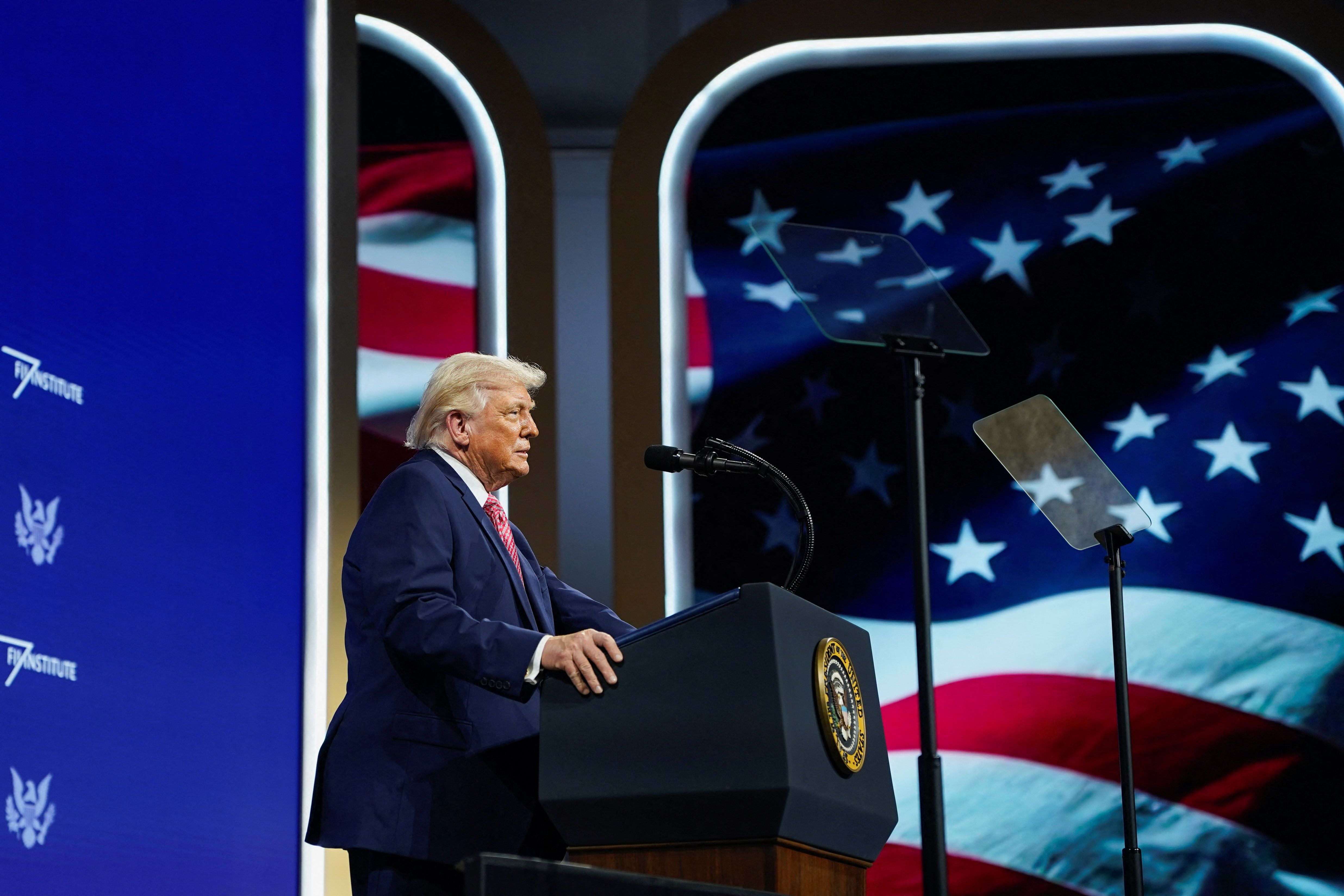 ترامپ: با توجه به توان موشکی دوربرد ایران، تهدید جمهوری اسلامی بر آمریکا هم تاثیر داشت