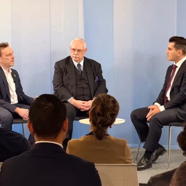 دو کارشناس آمریکایی: جمهوری اسلامی فرسوده با سرنوشتی شبیه اتحاد جماهیر شوروی روبهرو است