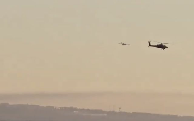 بالگرد ارتش اسرائیل در کنار پهپادی پرتاب‌شده از لبنان- ۱۹ اکتبر