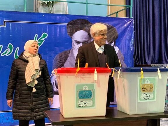 محمدرضا عارف: خدا را شاکریم که دشمنان ما از احمقها هستند