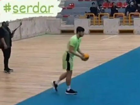 سردار آزمون و امیر قلعهنویی؛ یکی در زمین والیبال گنبد، یکی در استادیوم آزادی منتظر روسیه