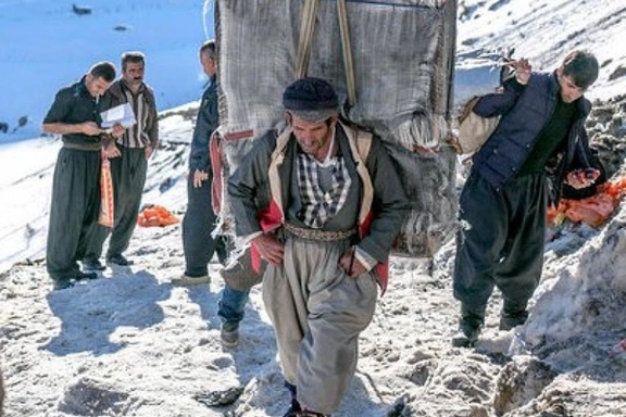 چند نماینده طرحی را برای تعیین معبرهای خاص و چند کالای مجاز برای کولبران تدوین کردند