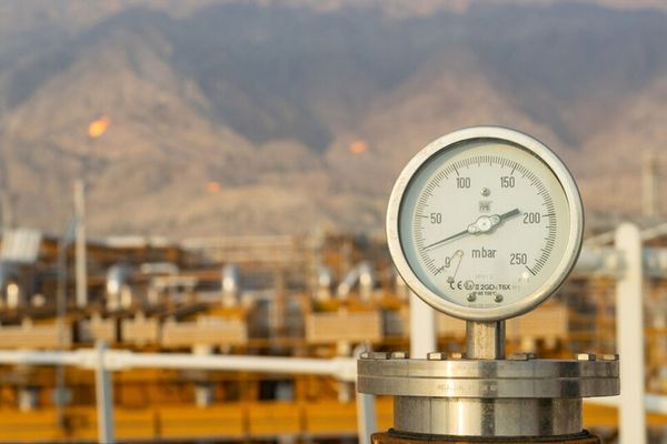 من الغاز إلى الكهرباء والبنزين.. استمرار أزمة الطاقة في إيران والحكومة تعترف بالعجز