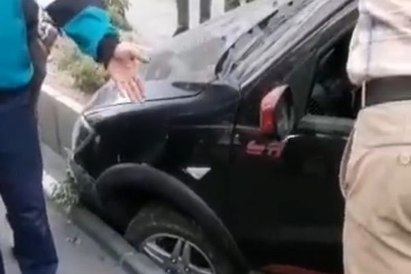 رغم نفي الحرس الثوري الإيراني لعضويته.. إقامة مراسم عسكرية لشخص قتل مؤخرا في قم