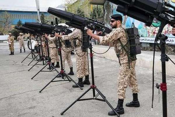 معهد "إيزيس": الهدف من زيارة الوفد الإيراني إلى روسيا كان تطوير أسلحة ليزرية