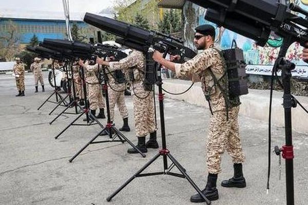 معهد "إيزيس": الهدف من زيارة الوفد الإيراني إلى روسيا كان تطوير أسلحة ليزرية