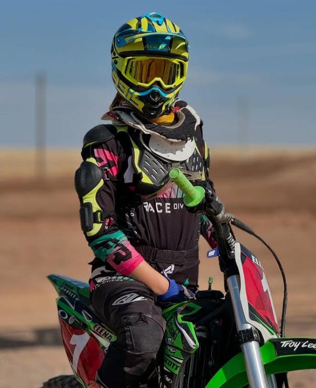 النا معدنی‌پور، موتورسوار زن حادثه‌دیده در پیست آزادی، همچنان به‌هوش نیامده است