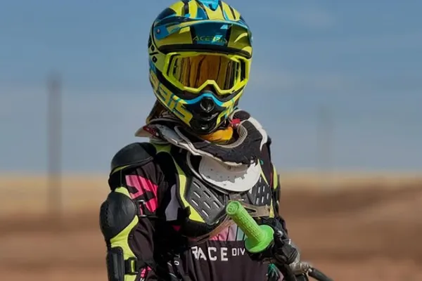 النا معدنیپور، موتورسوار زن حادثهدیده در پیست آزادی، همچنان بههوش نیامده است