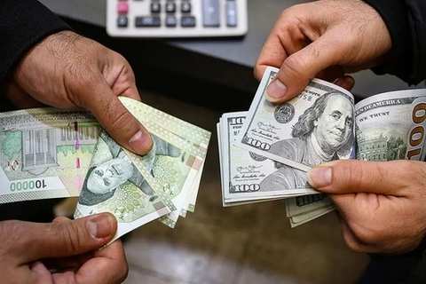 دلار از ۲۲۰ هزار تومان گذشت؛ روبیو گفت جمهوری اسلامی همچنان هزینه خواهد داد
