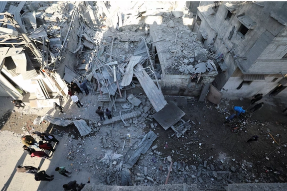 همزمان با شدت گرفتن مذاکرات آتشبس، اسرائیل به بمباران غزه ادامه میدهد