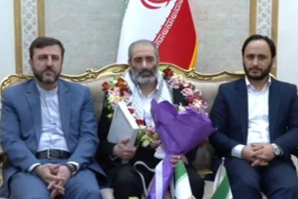 وصول دبلوماسي إيراني متهم بالإرهاب إلى طهران.. بعد صفقة تبادل سجناء مع بلجيكا
