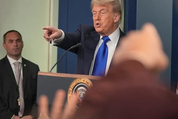 ترامب: على وكالة الطاقة الذرية أو الولايات المتحدة تفتيش المنشآت النووية الإيرانية