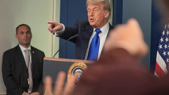 ترامب: على وكالة الطاقة الذرية أو الولايات المتحدة تفتيش المنشآت النووية الإيرانية