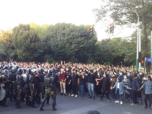 گستردهترین تظاهرات ضدحکومتی در ایران پس از دی ۹۸؛ معترضان خامنهای را قاتل مهسا دانستند