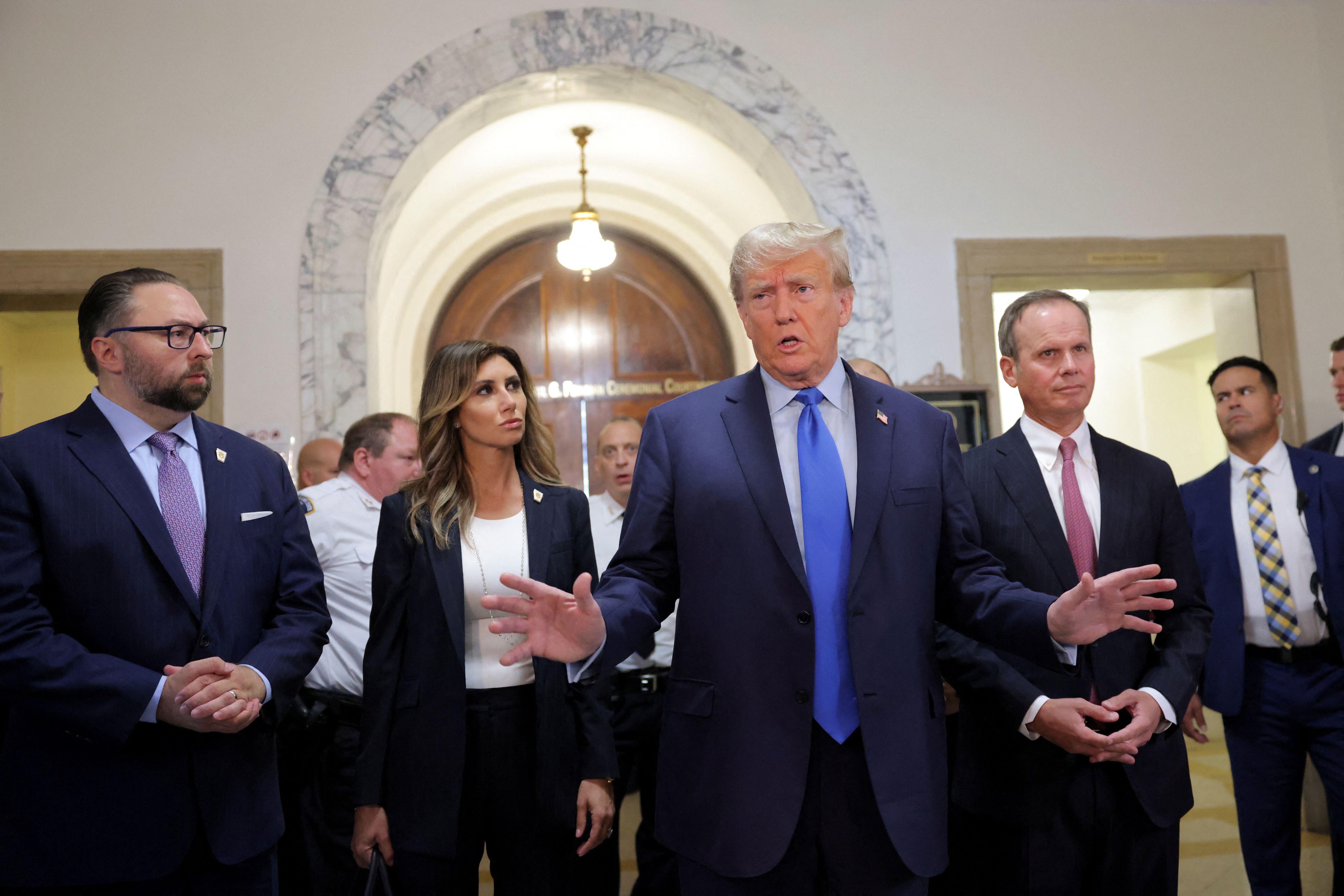 دونالد ترامپ برای رسیدگی به اتهام کلاهبرداری در دادگاه ایالتی نیویورک حضور یافت