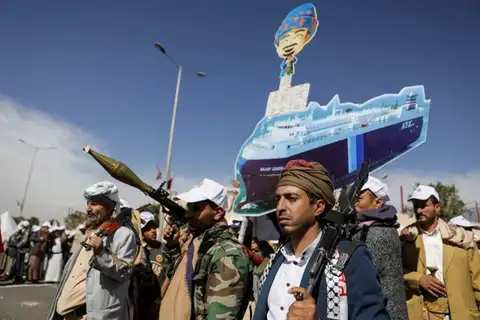 ارمنیوز از کشته شدن ۳ نفر بر اثر حمله حوثیها به یک کشتی در بابالمندب خبر داد