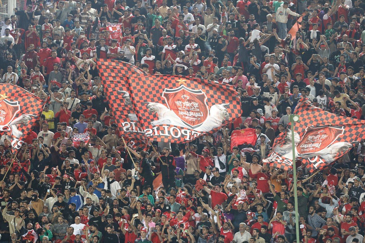 جریمه ۱۱۰ میلیونی پرسپولیس و سپاهان به دلیل استفاده تماشاگران از بلندگو