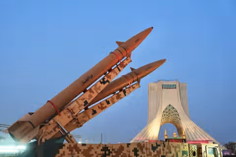 رویترز: ترامپ پس از تهدید تهران به حمله به زیرساختهای منطقه، حملات گسترده را متوقف کرد