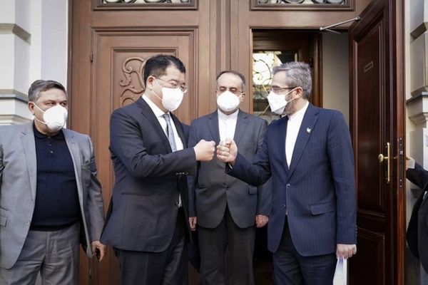 كبير المفاوضين الإيرانيين يطالب بالإفراج فورًا عن أموال بلاده المجمدة في كوريا الجنوبية