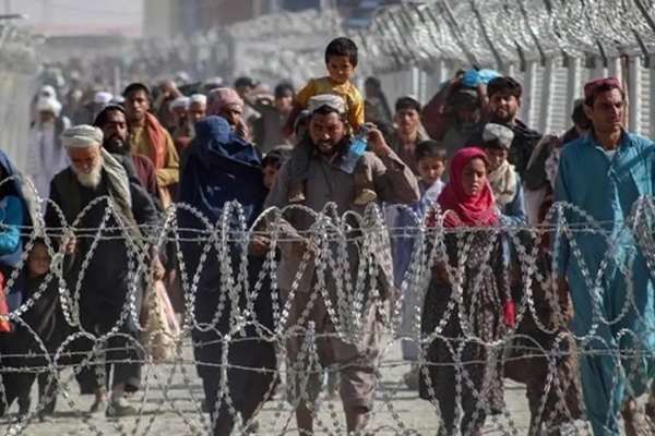 Iran Expels Over Million 'Illegal' Foreigners in Past Year - Minister
