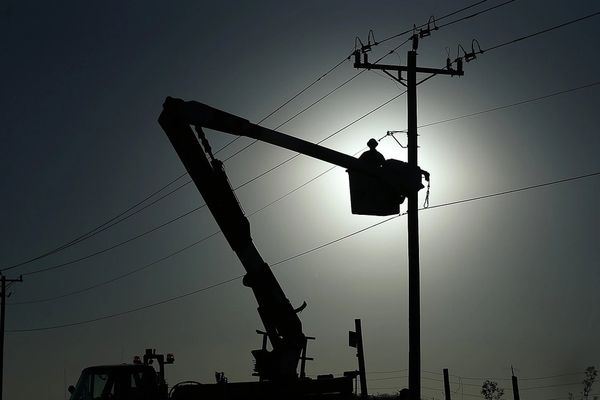 بعد عجز الحكومة عن توفير الوقود اللازم.. إيران تبدأ انقطاعا مجدولا للكهرباء