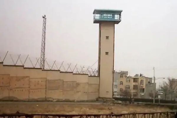 هشت زندانی عقیدتی زندان شیبان اهواز که در اعتصاب بودند به سلول انفرادی منتقل شدند