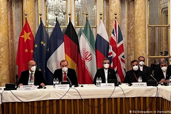 43 مسؤولا أوروبيا سابقا يطالبون إيران وأميركا بإنهاء محادثات الاتفاق النووي "بنجاح"