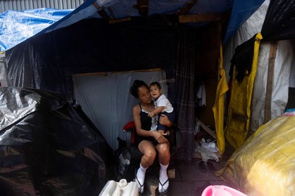 مهاجران ونزوئلایی در اردوگاهی در مکزیک، ۱۹ مرداد