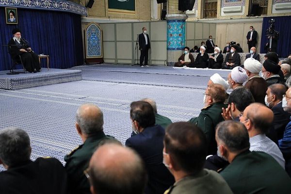 لماذا يواصل مسؤولو النظام الإيراني الرد على تصريحات ترامب بـ"سرقتهم" لثروات الإيرانيين؟