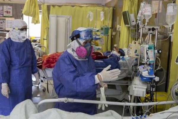 زيادة المدن "الحمراء" في إيران بالتزامن مع بداية الموجة الثامنة لكورونا في البلاد