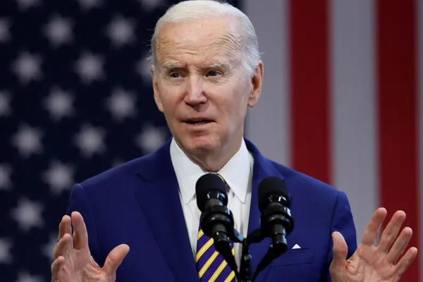 بايدن يفوض بعض صلاحياته في القوانين المتعلقة بإيران لوزيري الخارجية والخزانة