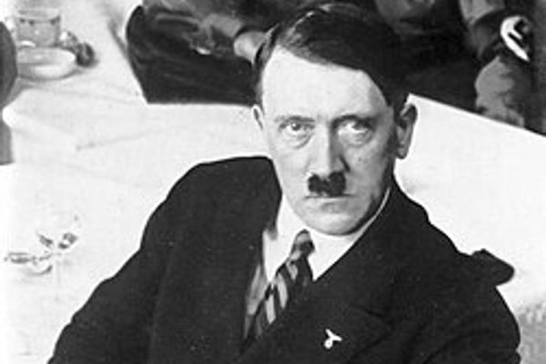 نتایج یک تحقیق جدید؛ هیتلر احتمالا فقط یک بیضه داشته است