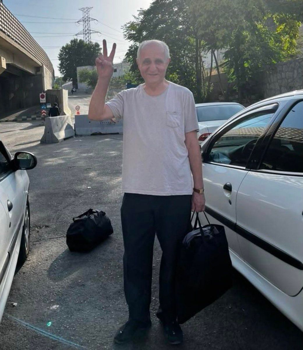 مهران رئوف، زندانی سیاسی، پس از شش سال حبس با پابند الکترونیکی از زندان اوین آزاد شد