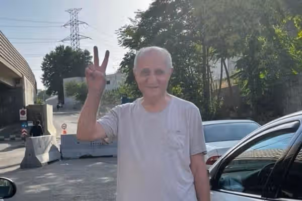 مهران رئوف، زندانی سیاسی، پس از شش سال حبس با پابند الکترونیکی از زندان اوین آزاد شد