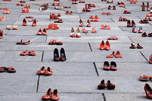 العنف الأسري يتصاعد.. مقتل ما لا يقل عن 63 امرأة في إيران على يد أقاربهن منذ بداية العام