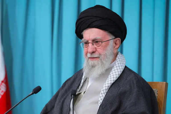 علی خامنهای: مذاکره با آمریکا بیسود و پرضرر است