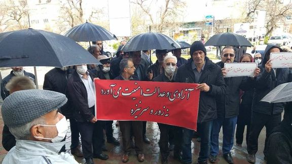 النظام الإيراني يواصل قمع المعلمين.. وتحذيرات نقابية من احتجاجات في الشوارع