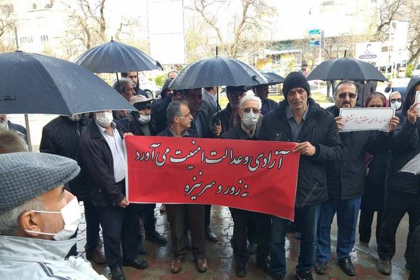 النظام الإيراني يواصل قمع المعلمين.. وتحذيرات نقابية من احتجاجات في الشوارع