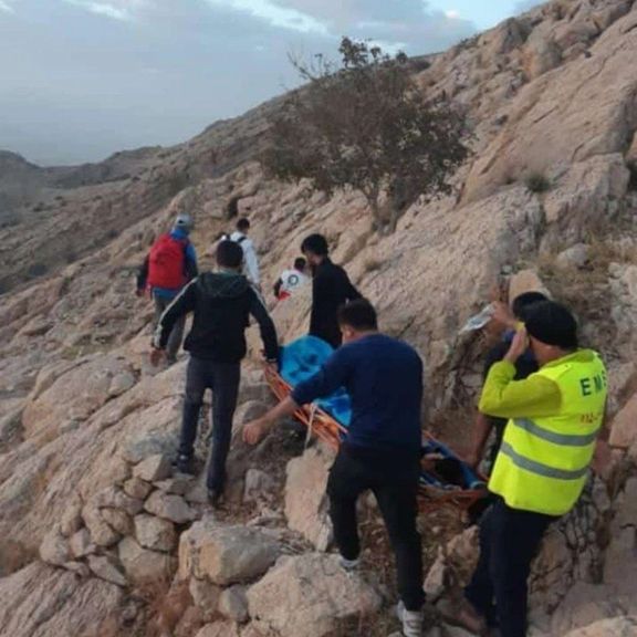 برادر دختر عشایری که به دلیل نبود هلیکوپتر اورژانس جان باخت: ۲ بالگرد در بهبهان موجود بود