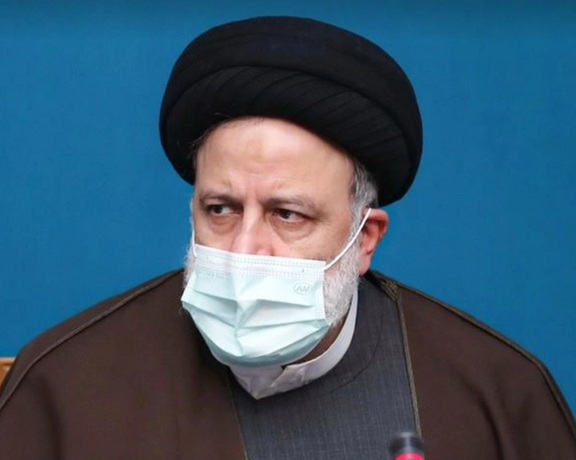 عقب مزاعم السلطات بانخفاض أسعار العملة.. التومان الإيراني ينهار والدولار بـ45 ألف تومان