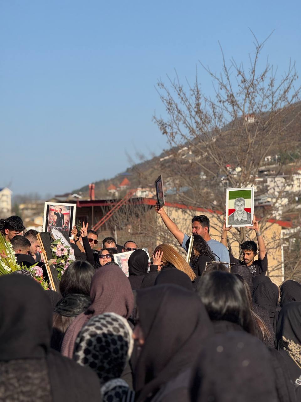 حاضران در مراسم چهلم جاویدنامان علیه خامنه‌ای شعار دادند