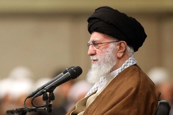 المرشد الإيراني يعد باستعادة سوريا من أيدي معارضي بشار الأسد وطرد أميركا من المنطقة