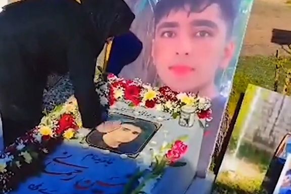 مادر نوجوان کشتهشده در خیزش انقلابی: شکاف بین ملت و حکومت با این مناظرات مسخره پر نمیشود