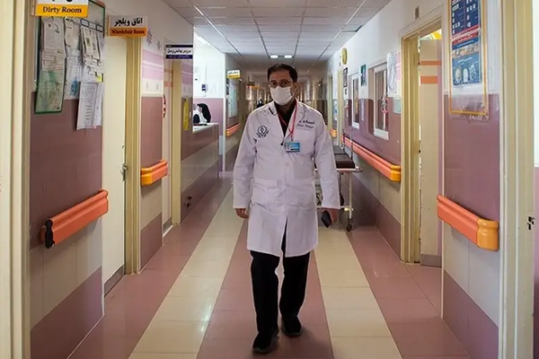 مسؤول طبي في إيران: زيادة معدلات انتحار الأطباء بسبب ظروف العمل الصعبة