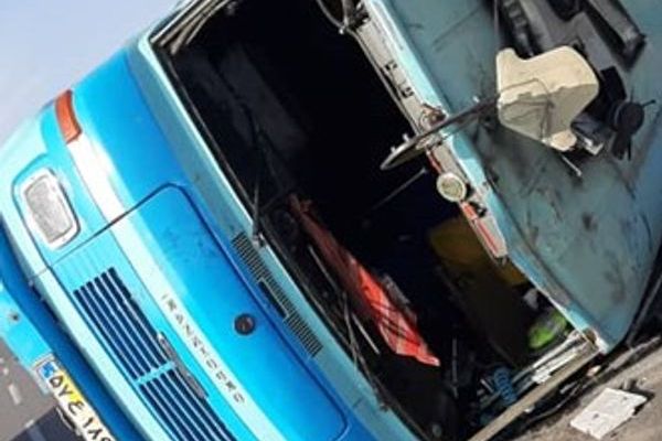 مصرع ستة أشخاص إثر سقوط حافلة في وادٍ شمال غربي إيران